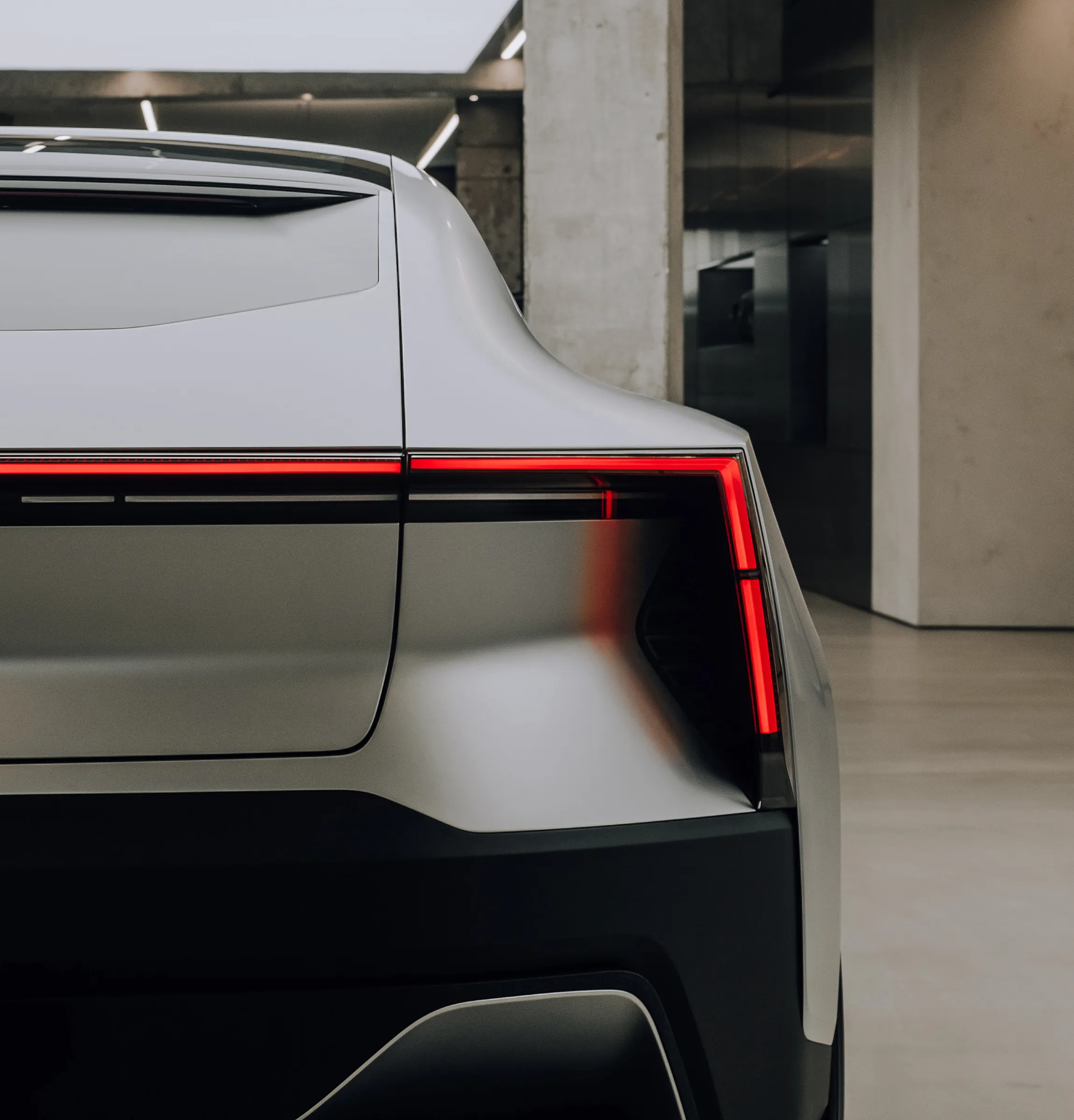 Rear panel and tail light of a silver car